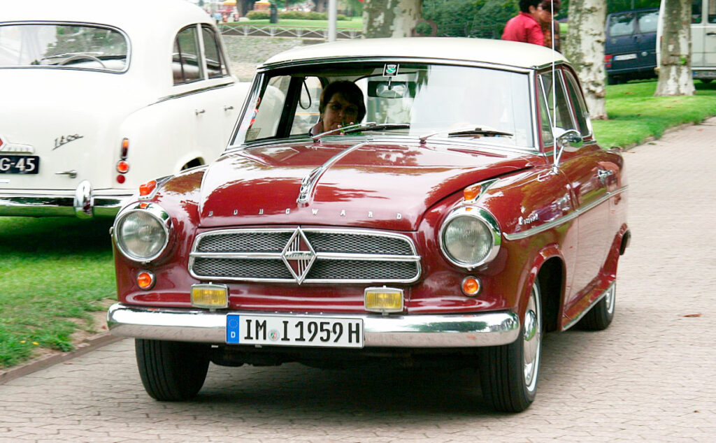 Borgward, Rastrojero, Industria automotriz, Carl F. W. Borgward, Industria automotriz argentina, Automotrices alemanas en Argentina, Historia automotriz alemana, Fábricas de autos en Argentina, Dinborg Industrias Argentinas, Borgward Isidro Casanova, Borgward motores diésel, Borgward Rastrojero Diesel, Historia de Borgward, Borgward Argentina, Borgward Isabella, Rastrojero Borgward