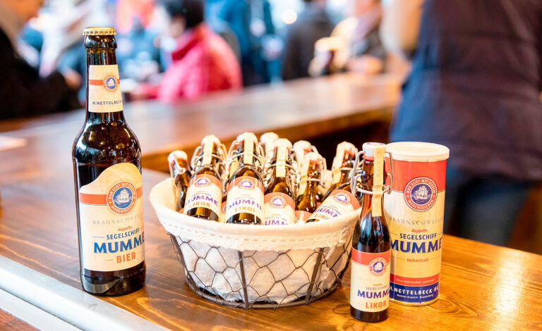 Braunschweiger Mumme, cerveza medieval, cerveza de Braunschweig, Segelschiff-Mumme, cerveza histórica, cerveza marinera, Liga Hanseática cerveza, historia de la cerveza alemana, cerveza sin alcohol Alemania, cerveza souvenir Braunschweig