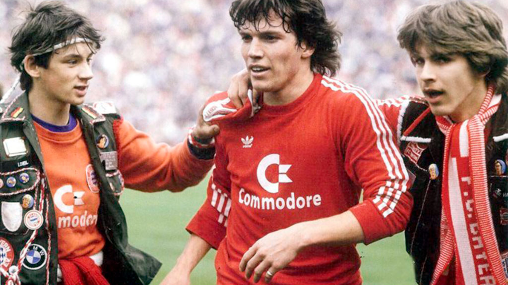 Commodore, Christian Simpson, Peri Fractic, retrofuturismo, tecnología retro, computadoras clásicas, Commodore 64, Amiga 1200, historia de la informática, cultura digital, nostalgia tecnológica, hardware vintage, redes sociales, dependencia tecnológica, propiedad digital, industria del videojuego, coleccionismo retro, innovación tecnológica, privacidad digital, uso responsable de la tecnología