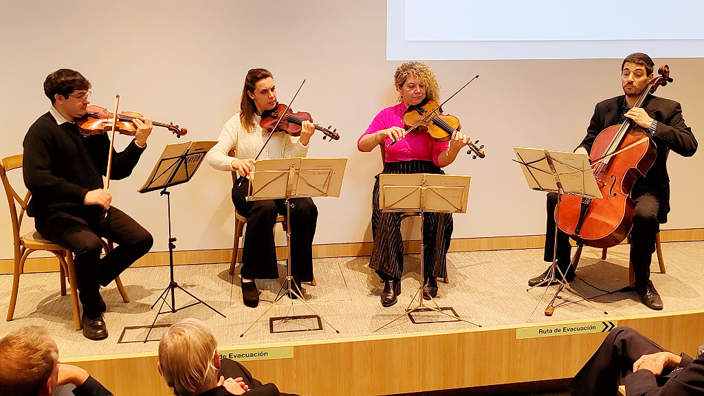 Deutsches Hospital, Deutsch-Argentinische Freundschaft, 200 Jahre Deutschland Argentinien, Deutsche Einwanderung Argentinien, Deutsche Botschaft Argentinien, Dieter Lamlé, Ricardo R. Berthold, Deutsch-Argentinische Geschichte, Ginkgo Biloba Symbol, Deutschsprachige Gemeinschaft Argentinien