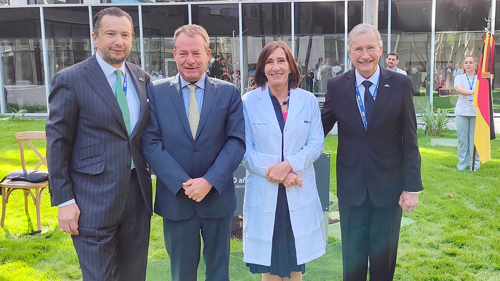 Deutsches Hospital, Deutsch-Argentinische Freundschaft, 200 Jahre Deutschland Argentinien, Deutsche Einwanderung Argentinien, Deutsche Botschaft Argentinien, Dieter Lamlé, Ricardo R. Berthold, Deutsch-Argentinische Geschichte, Ginkgo Biloba Symbol, Deutschsprachige Gemeinschaft Argentinien