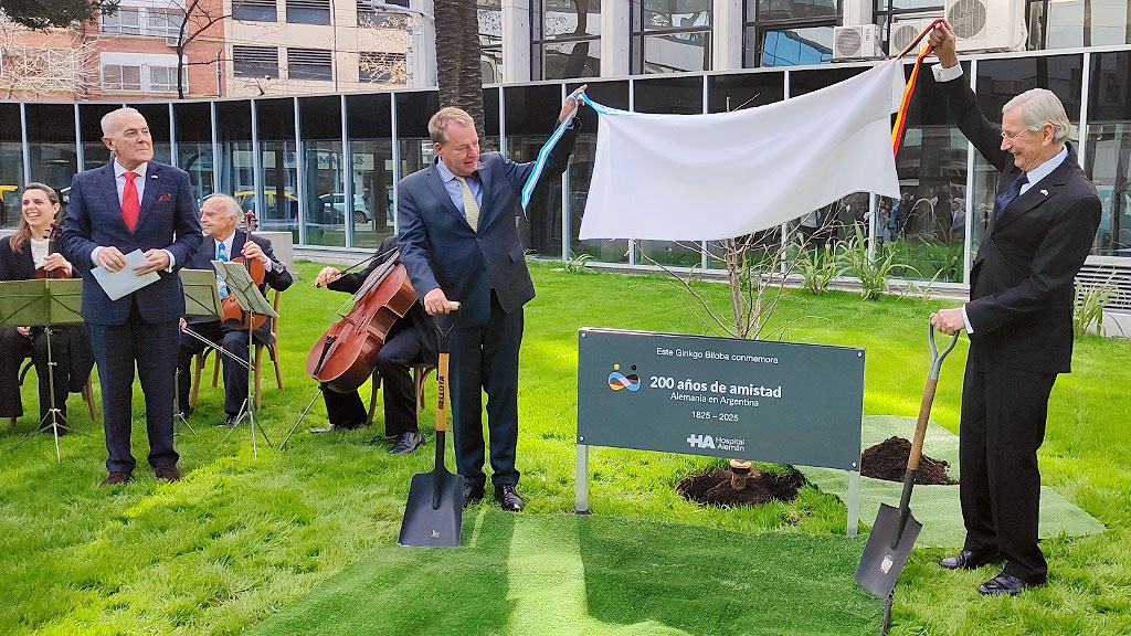 Hospital Alemán, Alemania, Argentina, Embajada de Alemania, Ricardo Berthold, Dieter Lamlé, 200 años de amistad, Inmigración alemana, Comunidad germano-argentina, Alemania y Argentina, Ginkgo Biloba, Ulrike Lamlé, Historia del Hospital Alemán, Relaciones bilaterales, Bicentenario Alemania-Argentina, Formación dual, Cultura alemana en Argentina