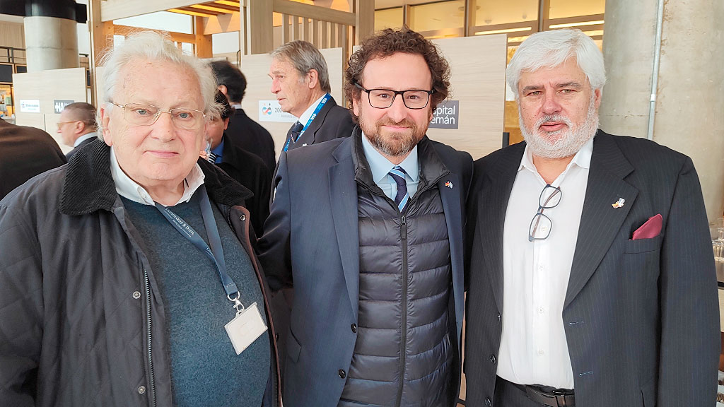 Hospital Alemán, Alemania, Argentina, Embajada de Alemania, Ricardo Berthold, Dieter Lamlé, 200 años de amistad, Inmigración alemana, Comunidad germano-argentina, Alemania y Argentina, Ginkgo Biloba, Ulrike Lamlé, Historia del Hospital Alemán, Relaciones bilaterales, Bicentenario Alemania-Argentina, Formación dual, Cultura alemana en Argentina