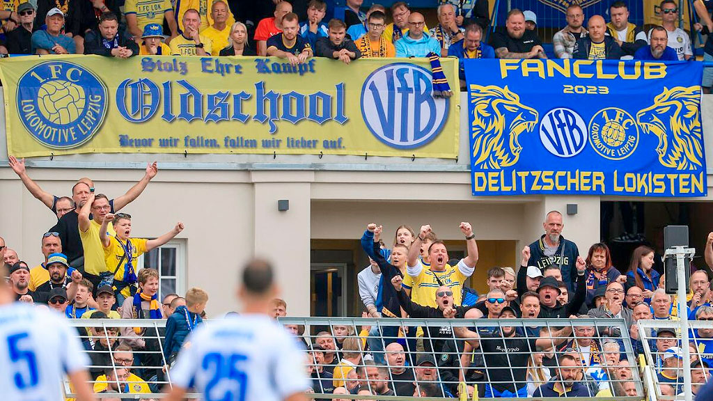 racismo en el fútbol, Schalke 04, Lok Leipzig, Christopher Antwi-Adjei, Gianni Infantino, FIFA, DFB, fútbol alemán, discriminación racial, violencia en el deporte, Copa de Alemania, hinchada y racismo, derechos humanos, fútbol europeo, Bundesliga