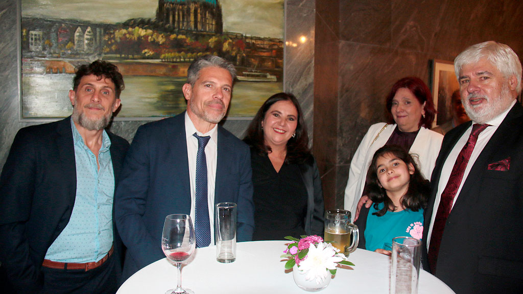 Sociedad Alemana de Beneficencia, Embajada de Alemania, Dieter Lamlé, concierto solidario Centro Los Pinos, aniversario 30 años DWG, Doctora Queen tributo Queen, comunidad alemana en Argentina, ayuda solidaria Alemania Argentina, evento benéfico Buenos Aires, recaudación solidaria caldera Los Pinos