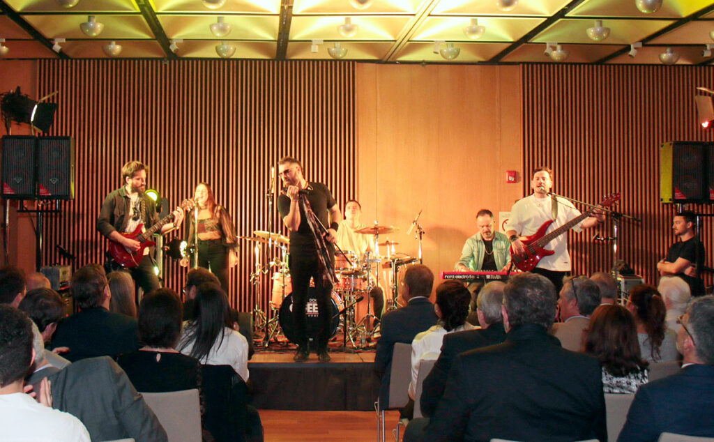 Sociedad Alemana de Beneficencia, Embajada de Alemania, Dieter Lamlé, concierto solidario Centro Los Pinos, aniversario 30 años DWG, Doctora Queen tributo Queen, comunidad alemana en Argentina, ayuda solidaria Alemania Argentina, evento benéfico Buenos Aires, recaudación solidaria caldera Los Pinos