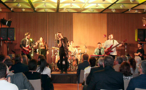 Sociedad Alemana de Beneficencia, Embajada de Alemania, Dieter Lamlé, concierto solidario Centro Los Pinos, aniversario 30 años DWG, Doctora Queen tributo Queen, comunidad alemana en Argentina, ayuda solidaria Alemania Argentina, evento benéfico Buenos Aires, recaudación solidaria caldera Los Pinos