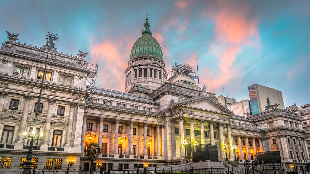 RIGI Argentinien, Wasserstoff Argentinien, grüner Wasserstoff, Investitionen Energie Argentinien, Energiewende Argentinien, Wasserstoffprojekte Patagonien, Gesetzesentwurf Wasserstoff Argentinien, Lorena Villaverde, Martín Maquieyra, erneuerbare Energien Argentinien, Fortescue Future Industries, Green Capital Chubut, Gaucho Wind to Hydrogen, Wasserstoffstrategie Argentinien, AHK Wasserstoffforum