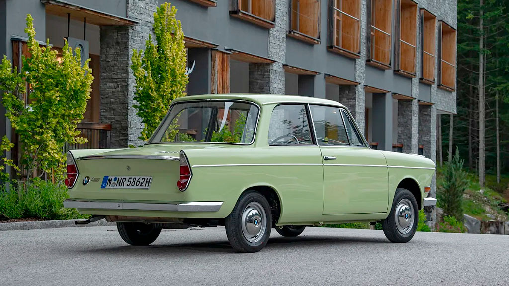 BMW 700, salón del automovil, industria automotriz, De Carlo 700 , De Carlo 700 Glamour, metalmecánica, autos clásicos Argentina, BMW 700 coleccionistas, BMW posguerra, BMW autos económicos