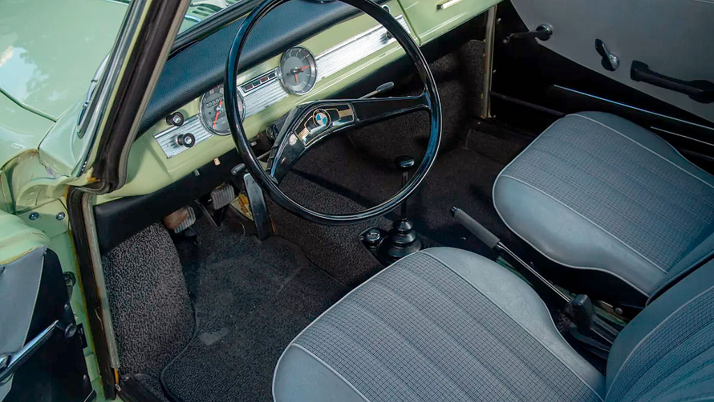 BMW 700, salón del automovil, industria automotriz, De Carlo 700 , De Carlo 700 Glamour, metalmecánica, autos clásicos Argentina, BMW 700 coleccionistas, BMW posguerra, BMW autos económicos