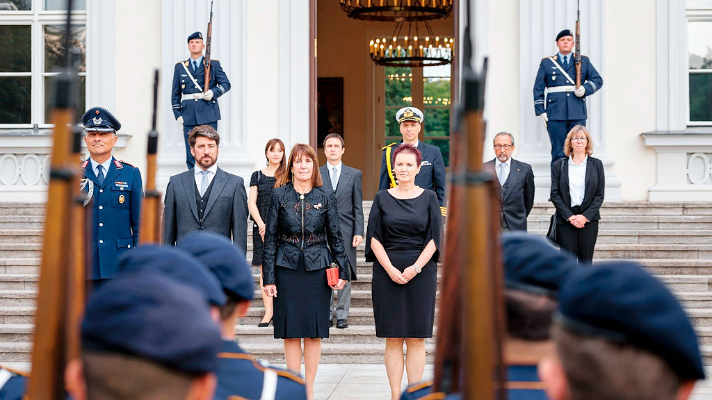 Betina Pascuali de Fonseca, Argentinische Botschaft in Deutschland, Bilaterale Beziehungen, Argentinische Außenpolitik, Argentinische Botschaft Berlin, Frank-Walter Steinmeier, Beglaubigungsschreiben, Argentinisches Außenministerium, Argentinische Diplomatie, Ernennung zur Botschafterin Argentiniens