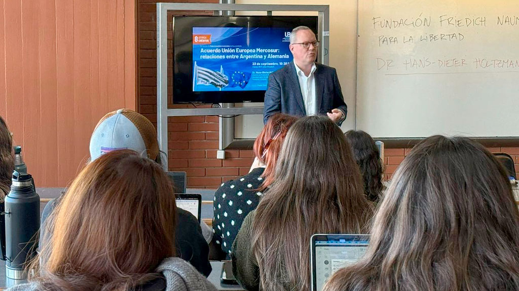 Unión Europea, Mercosur, Argentina, Alemania, acuerdo UE–Mercosur, ratificación UE–Mercosur 2025, Alemania socio clave de Argentina, Fundación Friedrich Naumann, Pablo Dons Universidad de Belgrano, eliminación del 90% de aranceles, comercio y sostenibilidad (Acuerdo de París), monitoreo de deforestación con sanciones, oportunidades para pymes y agricultores, mercado de 300 millones de consumidores, diversificación frente a China, transición energética e inversiones, Dr. Hans-Dieter Holtzmann