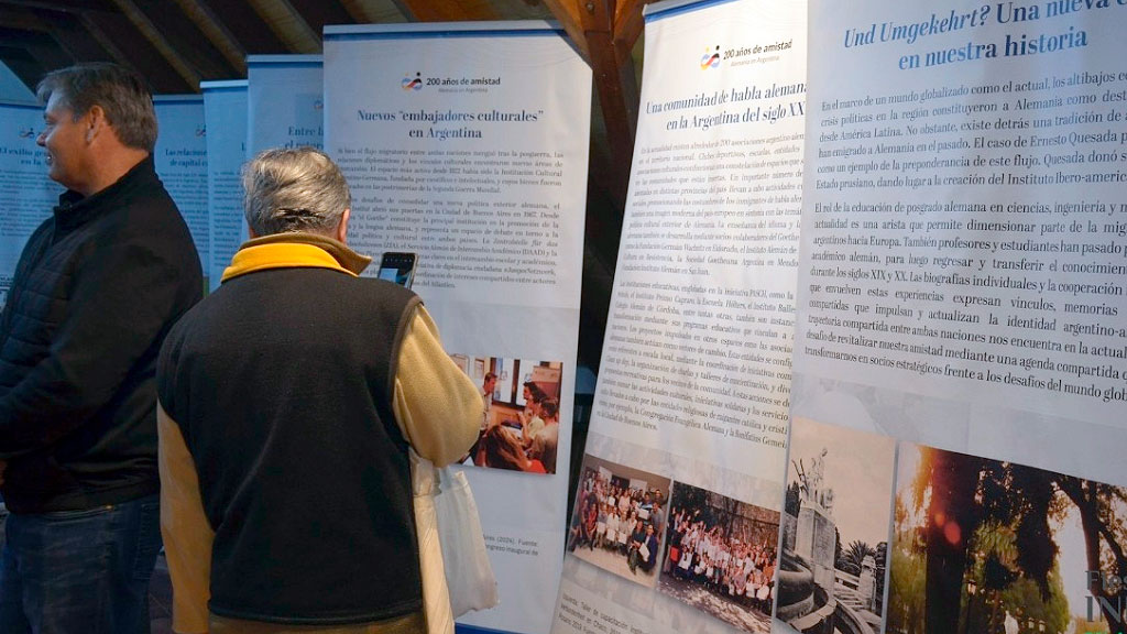 Oberá, 200 años de inmigración alemana en la Argentina, FAAG, Stiftung Verbundenheit, Centro DIHA, Fiesta Nacional del Inmigrante, colectividad alemana Argentina, muestra itinerante Alemania Argentina, historia inmigración alemana, aportes comunidad alemana, vínculos culturales Alemania Argentina, Embajada de Alemania en Argentina, Federación de Asociaciones Argentino-Germanas, Casa Típica Colectividad Alemana, Oberá exposición cultural