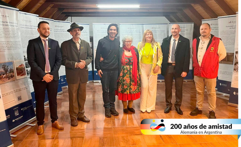 Oberá, 200 años de inmigración alemana en la Argentina, FAAG, Stiftung Verbundenheit, Centro DIHA, Fiesta Nacional del Inmigrante, colectividad alemana Argentina, muestra itinerante Alemania Argentina, historia inmigración alemana, aportes comunidad alemana, vínculos culturales Alemania Argentina, Embajada de Alemania en Argentina, Federación de Asociaciones Argentino-Germanas, Casa Típica Colectividad Alemana, Oberá exposición cultural