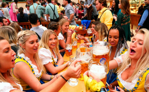 Oktoberfest 2025, Múnich, cerveza, precios cerveza Múnich, festival de la cerveza Alemania, Oktoberfest Múnich, turismo en Alemania 2025, tradición bávara, cuánto cuesta la cerveza en Oktoberfest, comida típica Oktoberfest, eventos en Alemania septiembre 2025