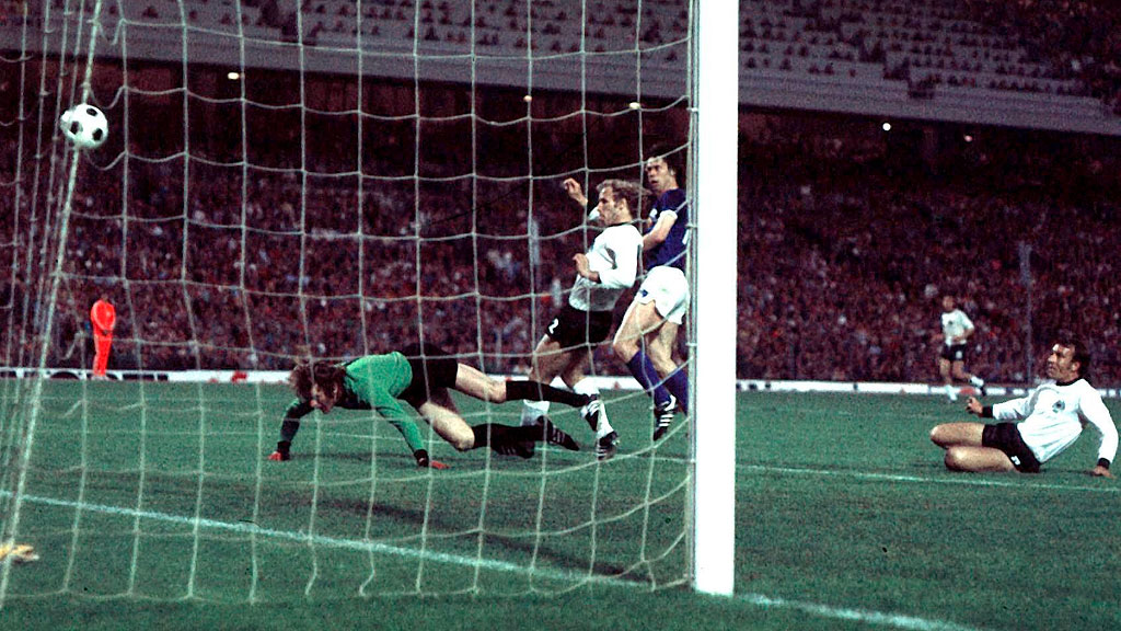 Jürgen Sparwasser, República Democrática Alemana, fútbol alemán, Jürgen Sparwasser, Fuga deportistas RDA, Alemania reunificada 1989, Partido RDA RFA 1974, Fútbol y Guerra Fría, FC Magdeburg, Flucht Jürgen Sparwasser