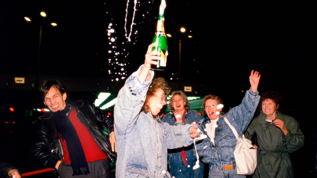 Aram Radomski, Muro de Berlín 1989, República Democrática Alemana, Reunificación alemana, Caída del Muro de Berlín, Primer cruce Muro Berlín, Reunificación alemana, Bornholmer Strasse, Harald Jäger, Protestas Leipzig 1989, Stasi archivos, Alemania dividida