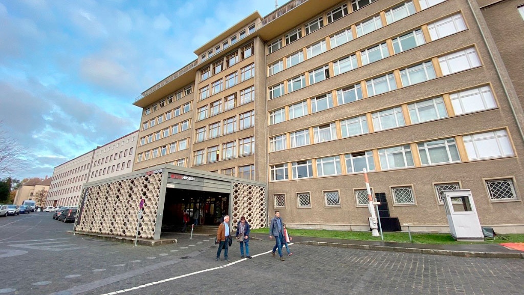 Aram Radomski, Muro de Berlín 1989, República Democrática Alemana, Reunificación alemana, Caída del Muro de Berlín, Primer cruce Muro Berlín, Reunificación alemana, Bornholmer Strasse, Harald Jäger, Protestas Leipzig 1989, Stasi archivos, Alemania dividida