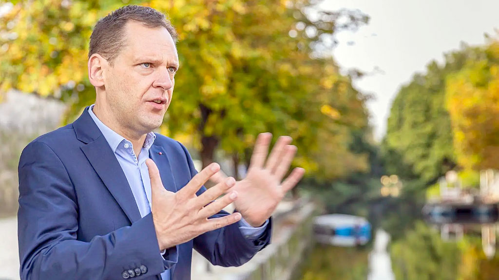 velo infantil, Austria, libertad religiosa, Claudia Plakolm, prohibición velo niñas, veto al velo en escuelas, Austria Tribunal Constitucional velo, velo islámico menores Austria, sanciones padres velo niñas, Austria integración migración