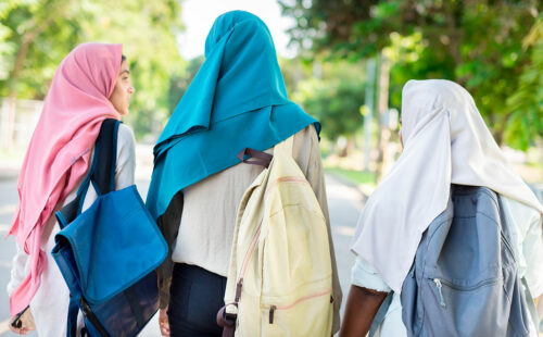 velo infantil, Austria, libertad religiosa, Claudia Plakolm, prohibición velo niñas, veto al velo en escuelas, Austria Tribunal Constitucional velo, velo islámico menores Austria, sanciones padres velo niñas, Austria integración migración