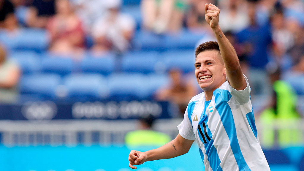 Claudio Echeverri, Bayer Leverkusen, Selección Argentina, River Plate, Diablito Echeverri River, Echeverri Bayer Leverkusen, por qué no juega Echeverri, Echeverri vuelve a River, joven promesa fútbol argentino, Kasper Hjulmand Leverkusen, futbolistas argentinos en Europa, Simon Rolfes declaraciones, Leverkusen sin Echeverri