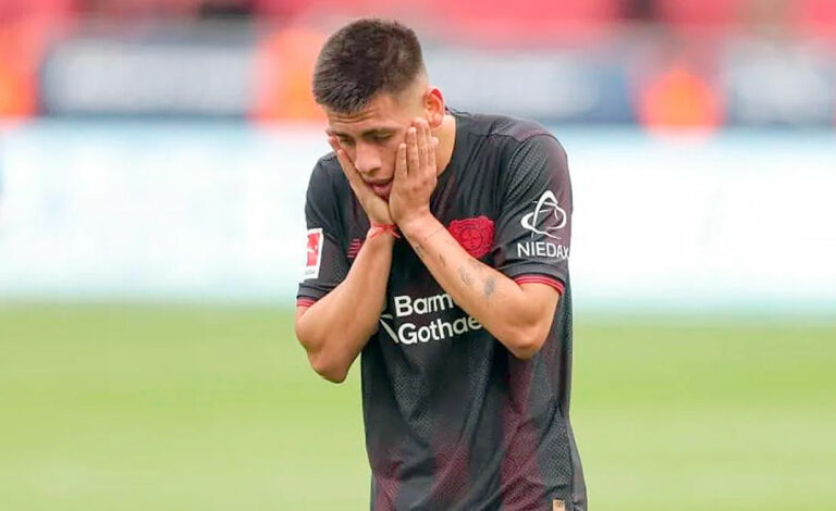 Claudio Echeverri, Bayer Leverkusen, Selección Argentina, River Plate, Diablito Echeverri River, Echeverri Bayer Leverkusen, por qué no juega Echeverri, Echeverri vuelve a River, joven promesa fútbol argentino, Kasper Hjulmand Leverkusen, futbolistas argentinos en Europa, Simon Rolfes declaraciones, Leverkusen sin Echeverri