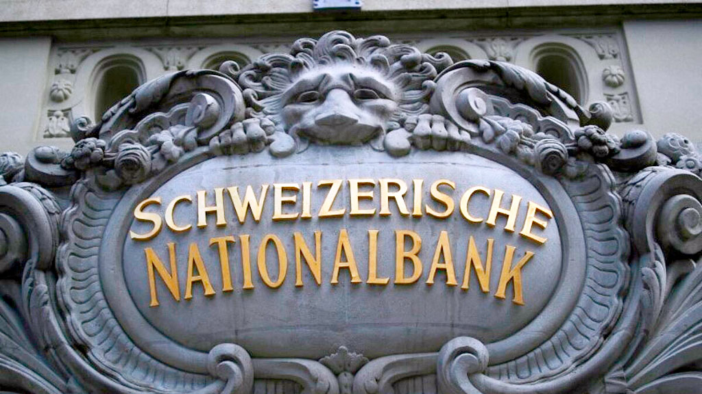 Donald Trump, Exportaciones suizas, Aranceles Estados Unidos, impacto económico Suiza Estados Unidos, relojes suizos exportaciones, chocolate suizo aranceles, farmacéuticas suizas Estados Unidos, Karin Keller-Sutter, Federación Relojera Suiza, Roger Wehrli Chocosuisse, Roche Novartis Suiza, economía suiza 2025, Banco Nacional Suizo, proteccionismo Trump, relaciones comerciales Suiza EE. UU., caída de exportaciones suizas, crisis del comercio internacional