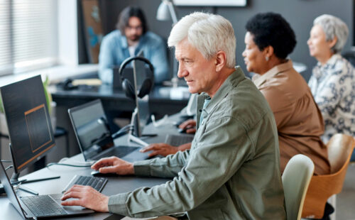Jubilados, Alemania, Friedrich Merz, reforma jubilatoria, plan de pensión activa Alemania, jubilados que siguen trabajando, escasez de mano de obra en Alemania, reforma previsional Alemania, incentivos fiscales para jubilados, envejecimiento población Alemania, economía alemana crisis laboral, 2000 euros sin impuestos jubilados, sistema previsional alemán
