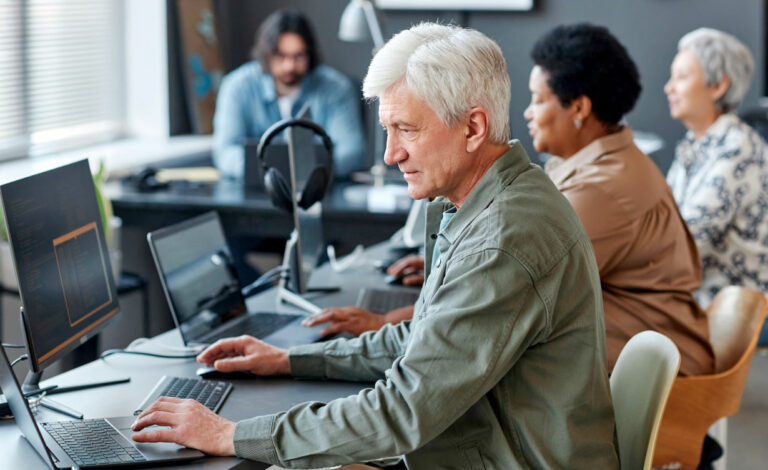 Jubilados, Alemania, Friedrich Merz, reforma jubilatoria, plan de pensión activa Alemania, jubilados que siguen trabajando, escasez de mano de obra en Alemania, reforma previsional Alemania, incentivos fiscales para jubilados, envejecimiento población Alemania, economía alemana crisis laboral, 2000 euros sin impuestos jubilados, sistema previsional alemán