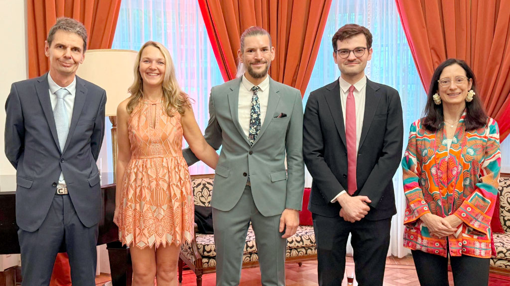 Embajada de Austria, Fiesta Nacional de Austria, Gerhard Mayer, comunidad austríaca en Argentina, relaciones Austria Argentina, evento diplomático Austria, cultura austríaca en Buenos Aires, Mozarteum Argentino, Austria Consejo de Seguridad ONU, gastronomía austríaca