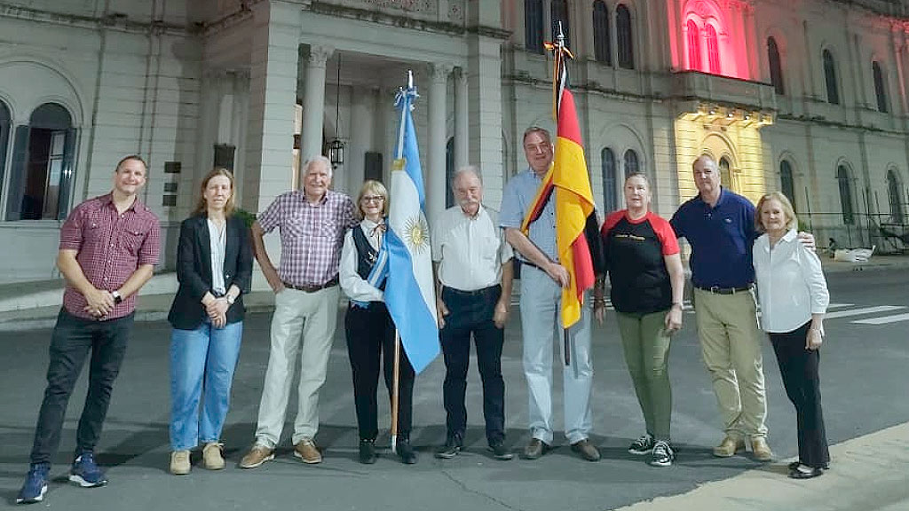 Día de la Unidad Alemana, Muro, libertad, Día de la Unidad Alemana, reunificación alemana 1990, comunidad alemana en Argentina, colectividades germanas, fiestas alemanas en Argentina, Patrimonio germano-argentino, valores de libertad y cooperación, celebraciones alemanas en provincias, Pasado y presente de la comunidad alemana