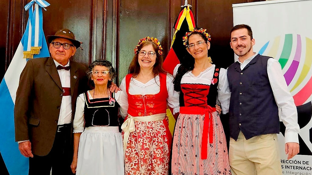 Día de la Unidad Alemana, Muro, libertad, Día de la Unidad Alemana, reunificación alemana 1990, comunidad alemana en Argentina, colectividades germanas, fiestas alemanas en Argentina, Patrimonio germano-argentino, valores de libertad y cooperación, celebraciones alemanas en provincias, Pasado y presente de la comunidad alemana