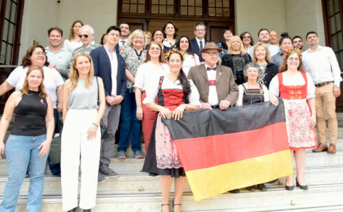 Día de la Unidad Alemana, Muro, libertad, Día de la Unidad Alemana, reunificación alemana 1990, comunidad alemana en Argentina, colectividades germanas, fiestas alemanas en Argentina, Patrimonio germano-argentino, valores de libertad y cooperación, celebraciones alemanas en provincias, Pasado y presente de la comunidad alemana