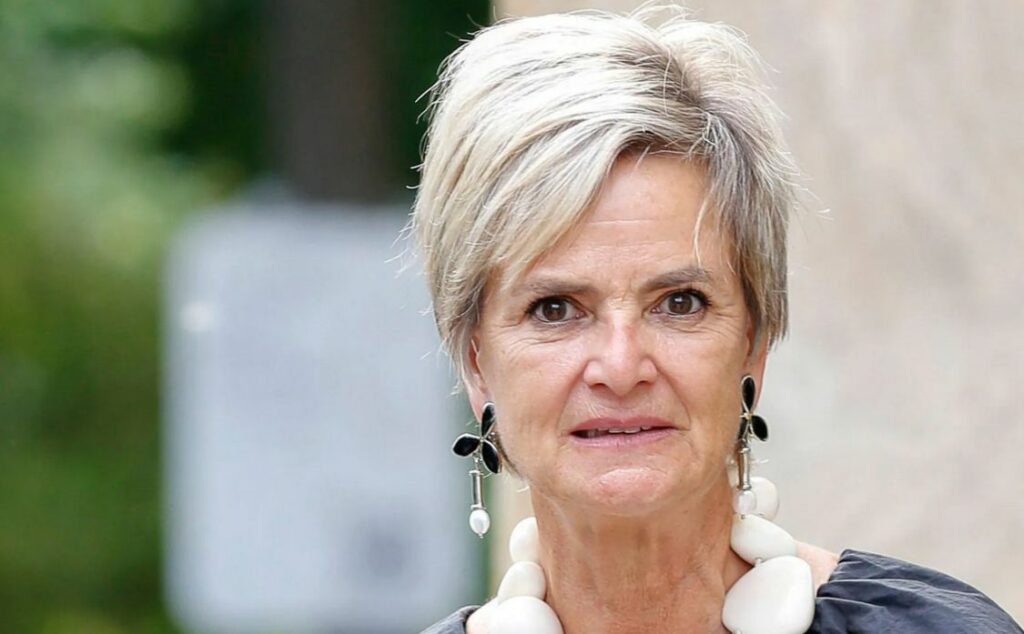 Gloria von Thurn und Taxis, Museo del Louvre