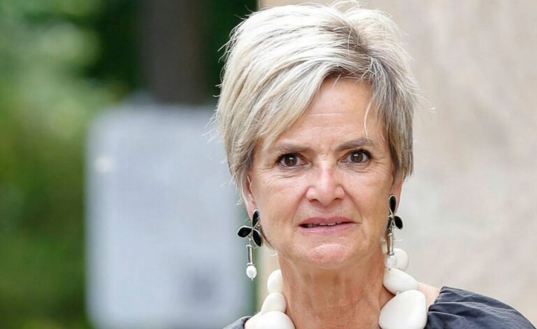 Gloria von Thurn und Taxis, Museo del Louvre