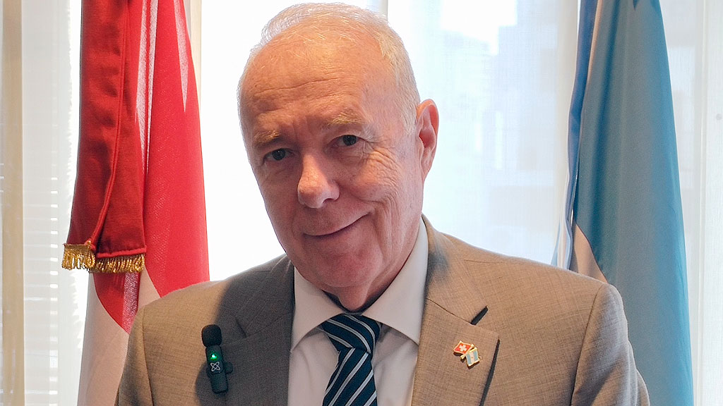 Hans-Ruedi Bortis, Embajador suizo en Argentina, Embajada de Suiza en Buenos Aires, Diplomacia Suiza, Relaciones Suiza Argentina, Comunidad suiza en Argentina, Acuerdos bilaterales Suiza Argentina, Retiro diplomático Bortis, EFTA Mercosur, Hermanamientos Suiza Argentina