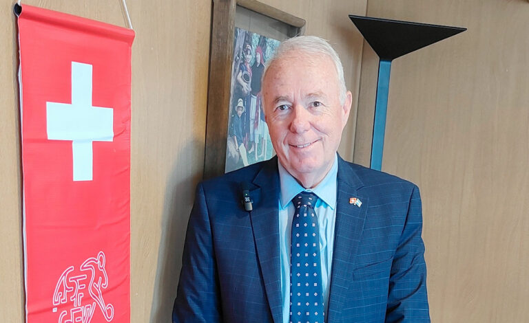 Hans-Ruedi Bortis, Embajador suizo en Argentina, Embajada de Suiza en Buenos Aires, Diplomacia Suiza, Relaciones Suiza Argentina, Comunidad suiza en Argentina, Acuerdos bilaterales Suiza Argentina, Retiro diplomático Bortis, EFTA Mercosur, Hermanamientos Suiza Argentina