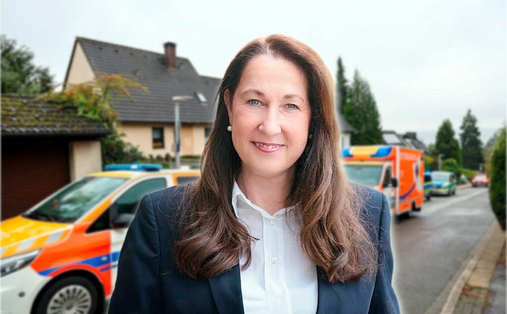 Iris Stalzer, Herdecke, puñaladas, violencia doméstica Alemania, hijos adoptivos detenidos, Friedrich Merz condena ataque, Partido Socialdemócrata SPD, intento de homicidio Herdecke, apuñalamiento Iris Stalzer, alcaldesa electa Alemania, adolescentes sospechosos, Focus Online, WDR, Der Spiegel, Bochum hospital, Friedrich Merz SPD declaraciones