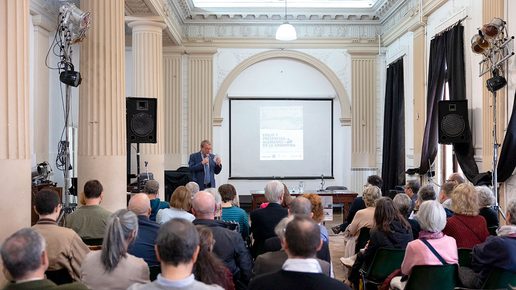 Jornadas, “Exilio y presencias alemanas en la Argentina”, DAAD, comunidad alemana en Buenos Aires, exilio alemán en América Latina, memoria histórica Alemania, Hannah Arendt exilio, Jornadas académicas DAAD, historia alemana en Argentina, presencia alemana siglo XX, intercambio académico Alemania Argentina, legado nazi en América del Sur, literatura de exilio, Stolpersteine Argentina, Shoá y comunidad alemana, instituciones alemanas en Argentina