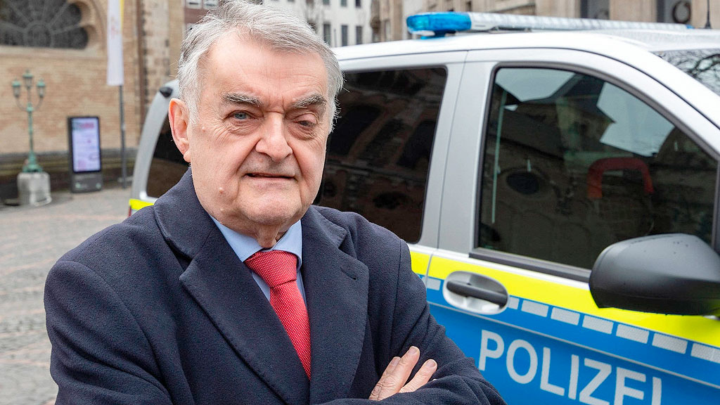 Drones, Alemania, seguridad interior, seguridad aérea, policía alemana, amenaza rusa, drones Alemania, plan antidrones, seguridad en NRW, Herbert Reul, policía de Renania del Norte-Westfalia, amenaza militar Rusia, Bundeswehr drones, sistema de defensa contra drones, espionaje aéreo, protección infraestructura crítica