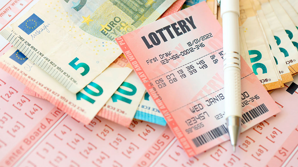 Lotto, Eurojackpot, Charlottenburg-Wilmersdorf, ganador 120 millones euros, premio millonario Alemania, lotería europea ganador, anonimato ganador Berlín, premio más alto Alemania, impuestos lotería Alemania, intereses bancarios millonarios, discreción ganadores lotería, cultura financiera alemana, probabilidad 1 en 140 millone