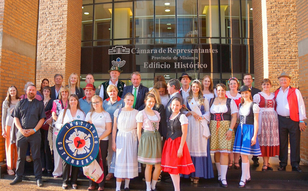 Misiones, Día Provincial de la Inmigración Alemana, Carolina Butvilofsky, Inmigración alemana, Comunidad germano-argentina, ley homenaje inmigración alemana, embajador alemán en Argentina, Dieter Lamlé, cultura alemana en Misiones, historia de la inmigración alemana, relaciones Argentina Alemania
