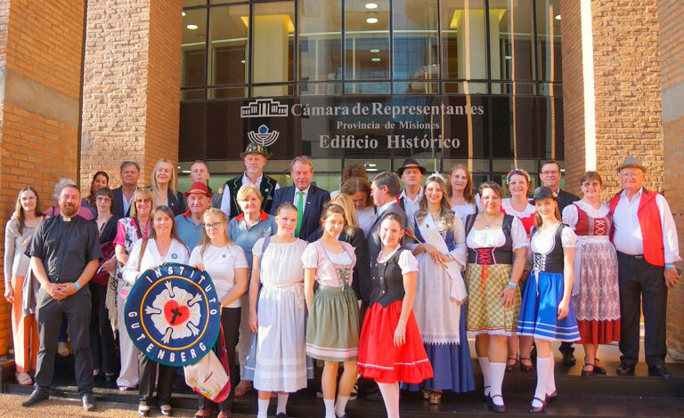 Misiones, Día Provincial de la Inmigración Alemana, Carolina Butvilofsky, Inmigración alemana, Comunidad germano-argentina, ley homenaje inmigración alemana, embajador alemán en Argentina, Dieter Lamlé, cultura alemana en Misiones, historia de la inmigración alemana, relaciones Argentina Alemania