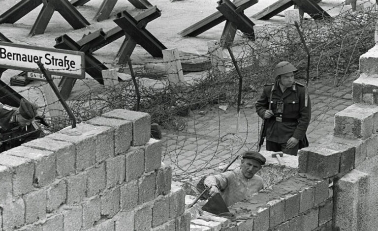 Muro de Berlín, Día de la Unidad Alemana