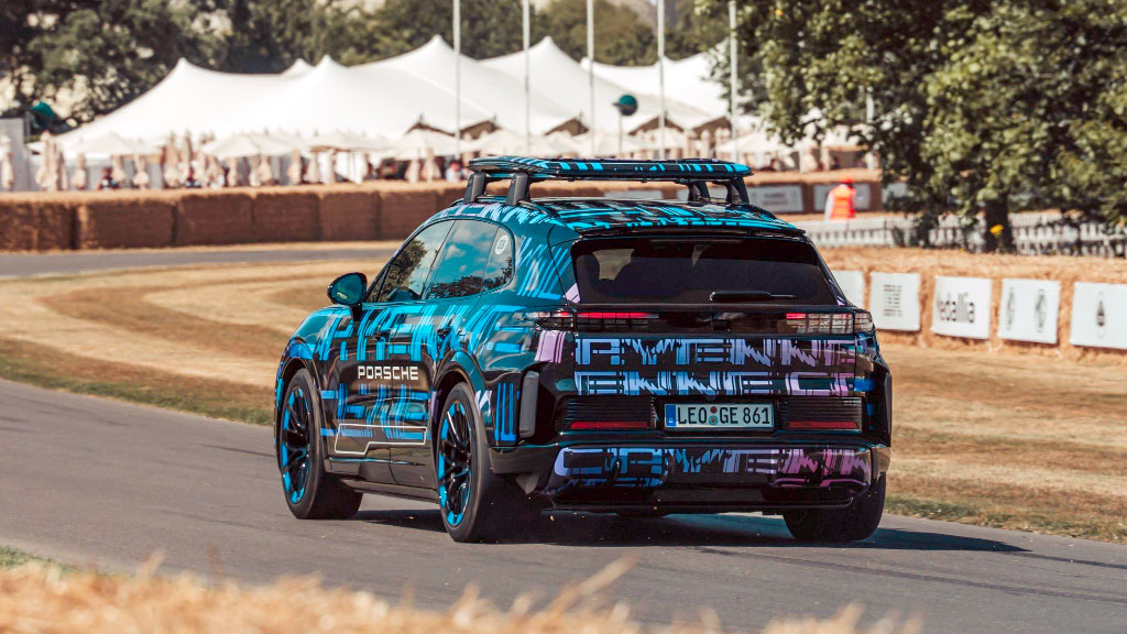 Porsche, Cayenne, SUV eléctrico, auto eléctrico sin cable, carga por inducción, SUV eléctrico Porsche, autos eléctricos de lujo, Porsche Cayenne Electric 2026, carga inalámbrica auto, tecnología automotriz Porsche, Cayenne eléctrico sin enchufe, futuro de los autos eléctricos