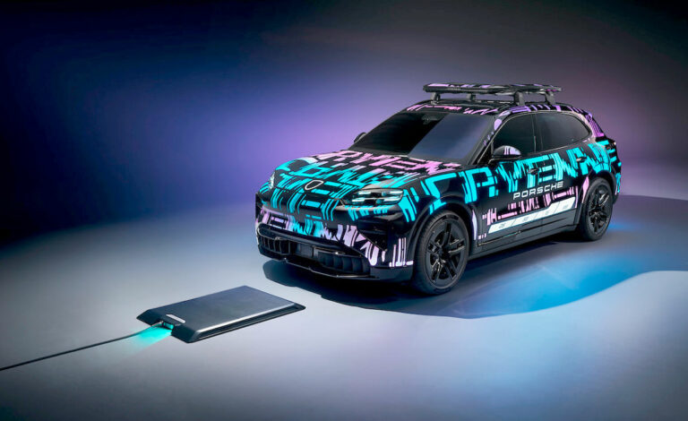 Porsche, Cayenne, SUV eléctrico, auto eléctrico sin cable, carga por inducción, SUV eléctrico Porsche, autos eléctricos de lujo, Porsche Cayenne Electric 2026, carga inalámbrica auto, tecnología automotriz Porsche, Cayenne eléctrico sin enchufe, futuro de los autos eléctricos