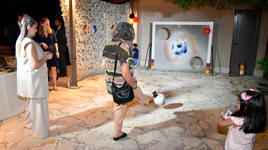 Embajada de Alemania, Dieter Lamlé, 200 años de inmigración alemana en la Argentina, reunificación alemana, comunidad alemana en Argentina, 35 años reunificación, 200 años inmigración, Dieter Lamlé, Muro de Berlín, galería de fotos evento diplomático