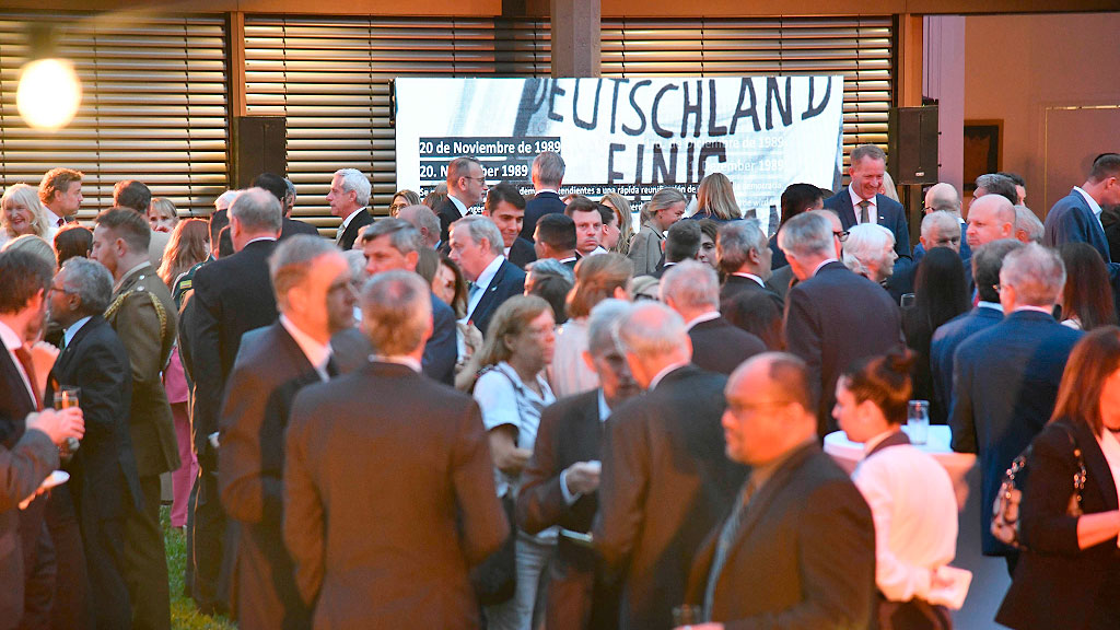 Embajada de Alemania, reunificación alemana, 200 años de inmigración alemana en la Argentina, Dieter Lamlé, comunidad germanoparlante en Argentina, Fiesta nacional alemana, relaciones Argentina Alemania, acuerdo Unión Europea Mercosur, rehenes argentinos liberados Hamas, productos alemanes en Argentina, colonias alemanas del interior,