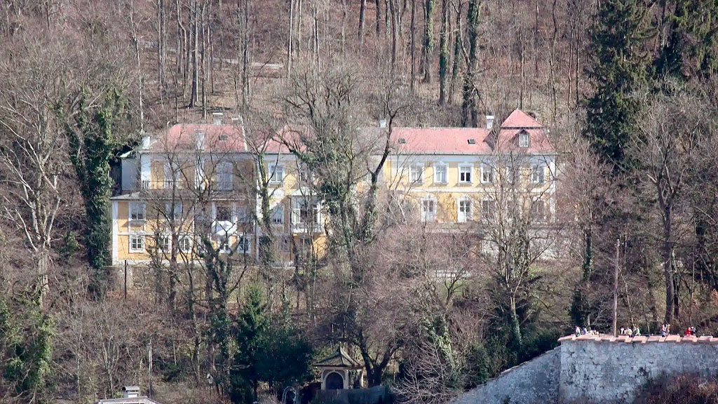 Wolfgang Porsche, túnel privado, Salzburgo, villa Paschinger Schlössl, Stefan Zweig, patrimonio Salzburgo, privilegios multimillonarios, polémica en Austria, monte Kapuzinerberg, construcción túnel privado, crítica social urbanismo