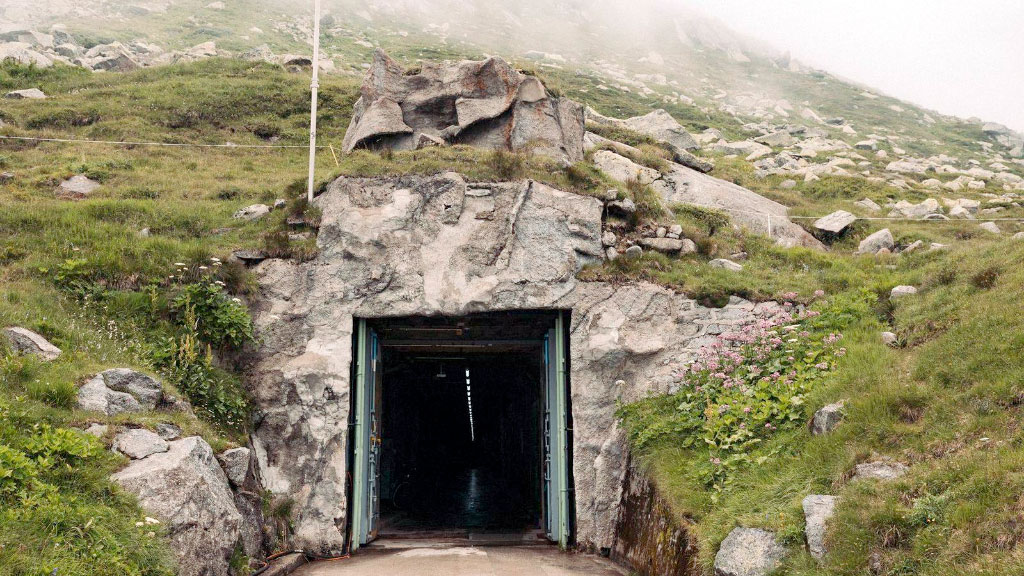 Asclepios, Sasso San Gottardo, EPFL, programa Asclepios astronautas, entrenamiento espacial Alpes suizos, simulación misión lunar estudiantes, fortaleza Sasso San Gottardo, misión espacial análoga Suiza, túneles lava lunar simulación, EPFL programa espacial, astronautas estudiantes entrenamiento, base lunar subterránea Alpes, experimentos espaciales cronobiología, Katie Mulry Asclepios